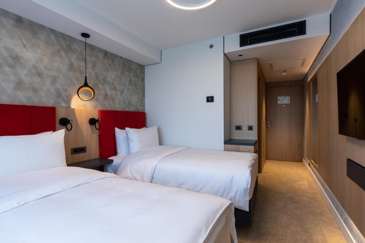 Hotel Ramada By Wyndham Slatina Parc Zewnętrze zdjęcie