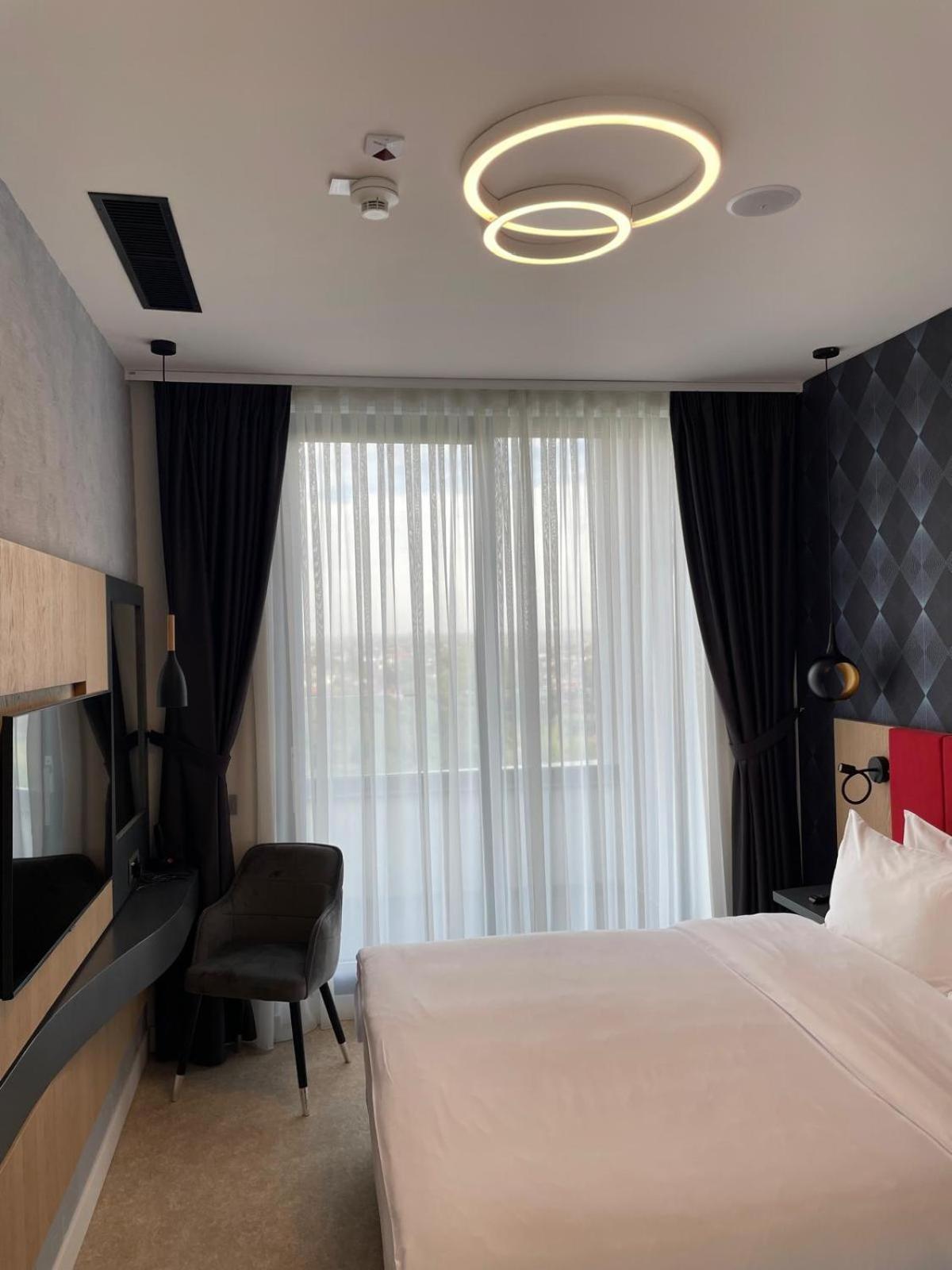 Hotel Ramada By Wyndham Slatina Parc Zewnętrze zdjęcie