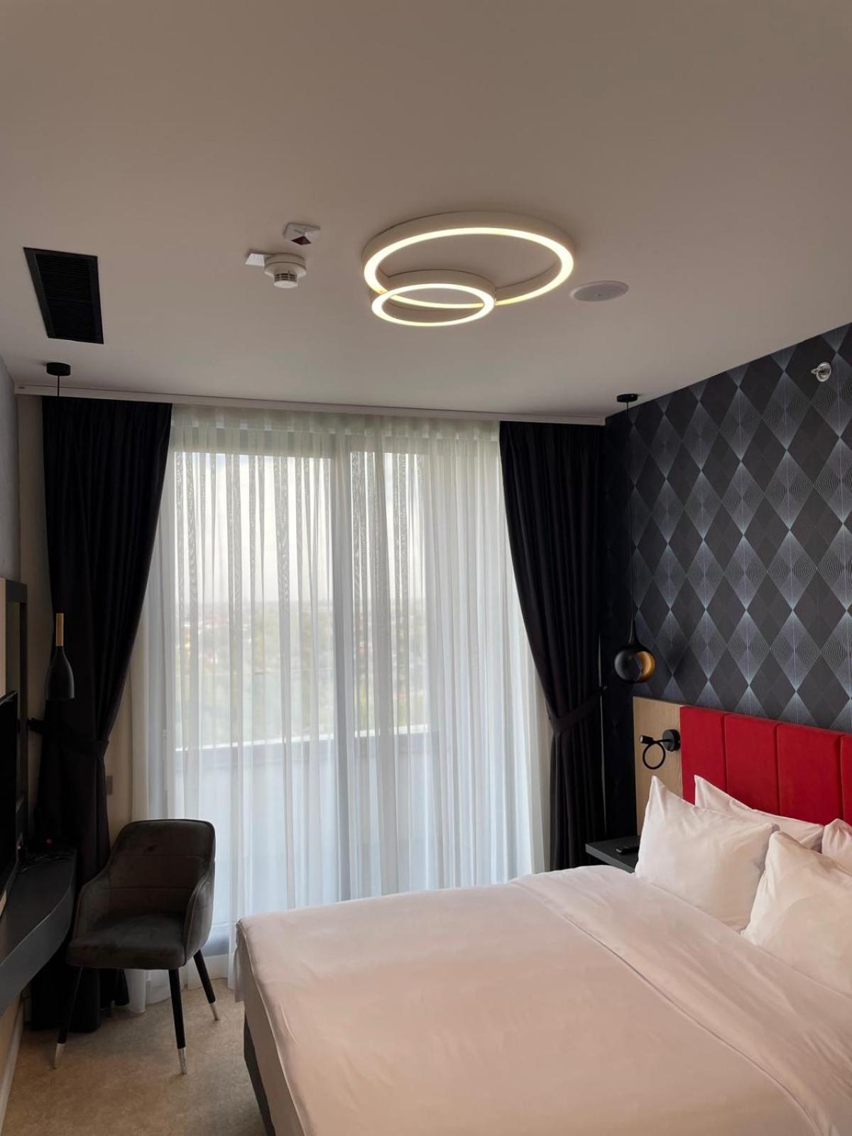 Hotel Ramada By Wyndham Slatina Parc Zewnętrze zdjęcie